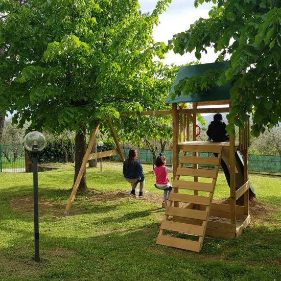 giardino attrezzato per bimbi